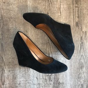 Banana republic size 8 black wedges